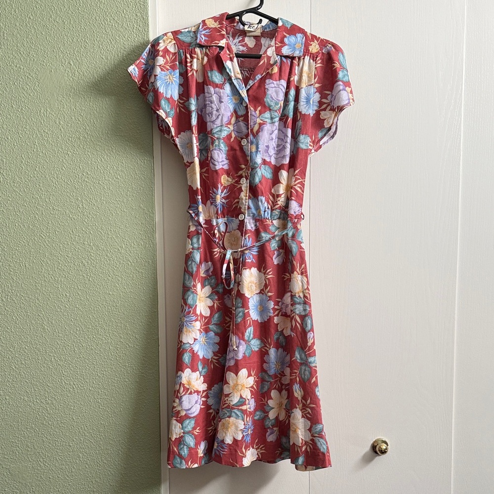 Vintage Floral Button-Up Dress